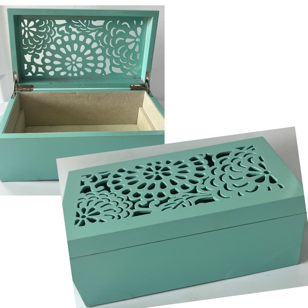 MAX STUDIO HOME Light Tiffany Blue Cut Flower Jewelry or Decorative Box